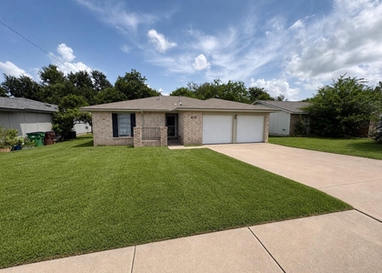 817 Cactus Dr - Photo 1