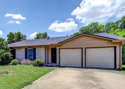 1711 Cricket Hollow Dr - Photo 1