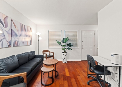 1110 W 22nd St - Photo 1