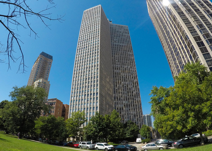 2626 N Lakeview Avenue - Photo 1