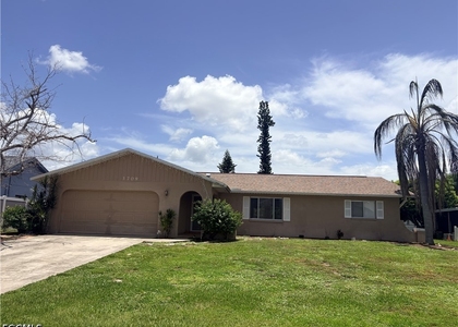 3709 Sw 1st Place - Photo 1