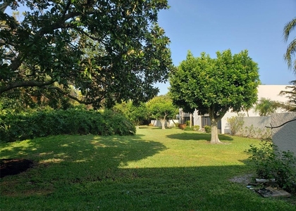 549 Lakeside Drive - Photo 1