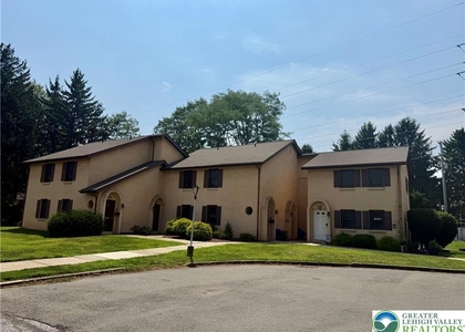 2402 Woodstock Dr - Photo 1