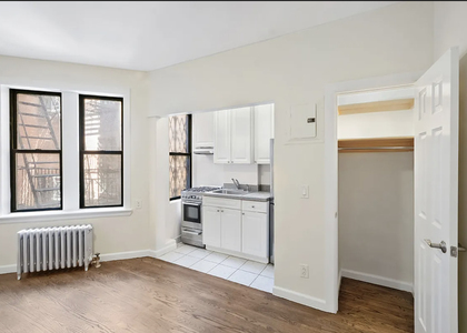  West 10th Street - Photo 1