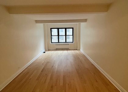 East 56 Street - Photo 1