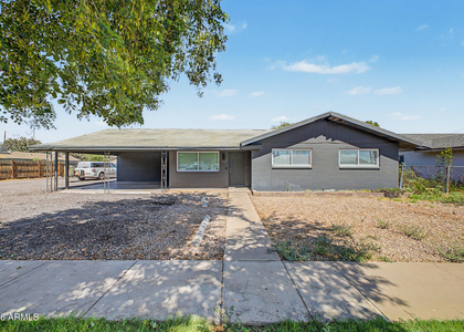 317 N Elm Street - Photo 1