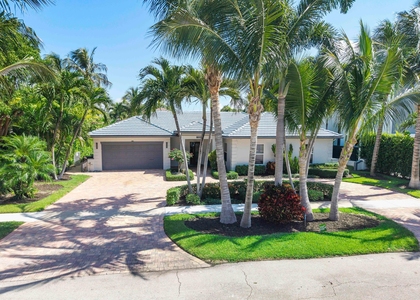 725 Ne 36th Street - Photo 1