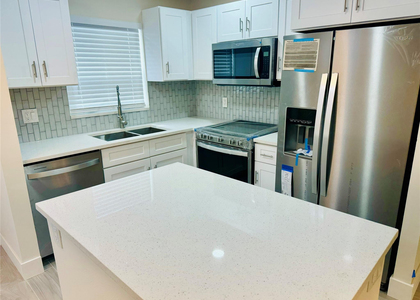 805 W Oakland Park Boulevard - Photo 1