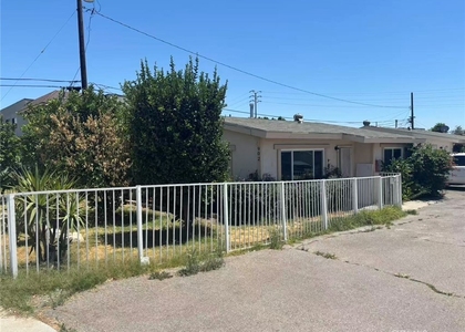 902 E Deodar St - Photo 1