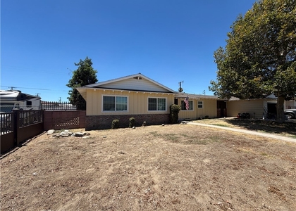 944 N Primrose - Photo 1