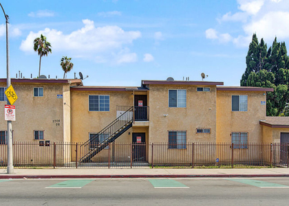 7704 7706 S Grand Avenue - Photo 1
