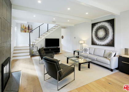 823 N Harper Avenue - Photo 1