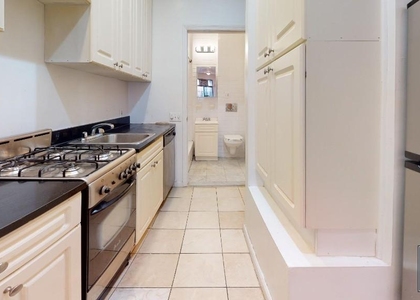 East 78 Street - Photo 1