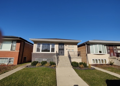 10824 S Sacramento Avenue - Photo 1