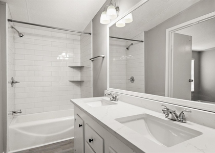 2222 N Austin Avenue - Photo 1