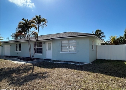 1428 Se 20th Avenue - Photo 1