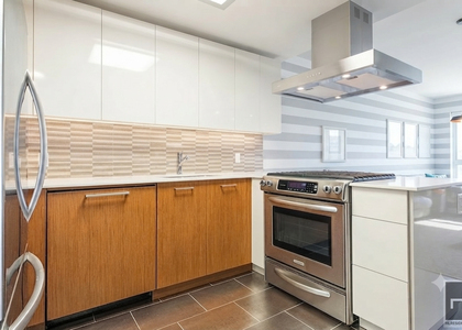 West 42nd Street - Photo 1