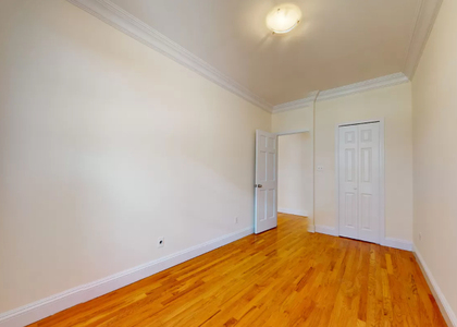 East 78 Street - Photo 1