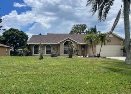 618 Se Streamlet Avenue - Photo 1