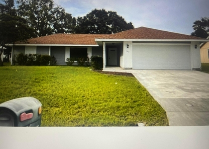 1019 Sw Aurelia Avenue - Photo 1