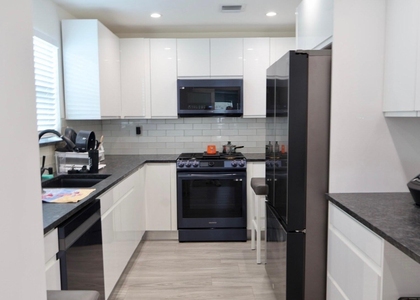 121 Se 14th Street - Photo 1