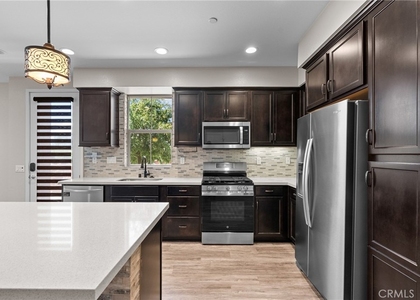 105 Red Brick - Photo 1