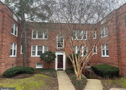 1808 Queens Lane - Photo 1
