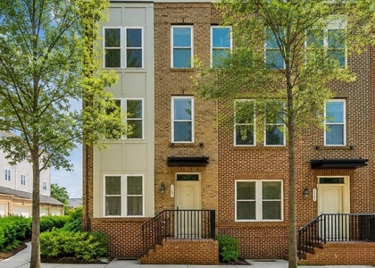 1121 S Lincoln Street - Photo 1