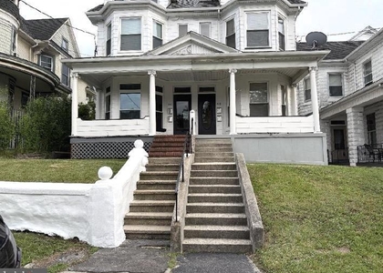 448 Broad Street E - Photo 1