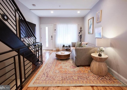 1320 S Bancroft Street - Photo 1
