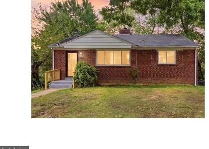 7005 Halleck Street - Photo 1