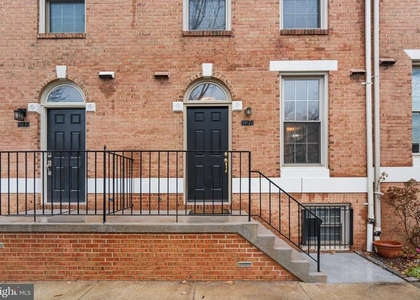 1120 S Kenwood Avenue - Photo 1