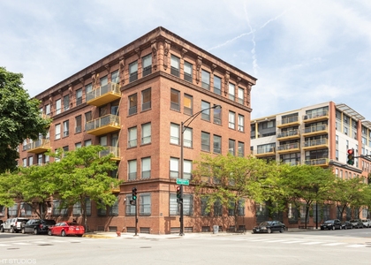 1910 S Indiana Avenue - Photo 1