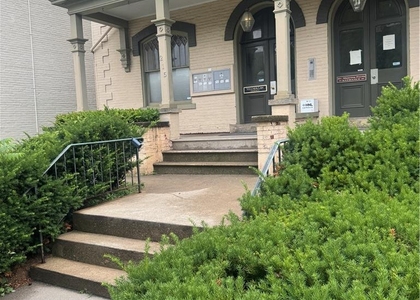 215 W Broad Street - Photo 1