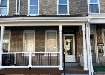 716 W Washington Street - Photo 1