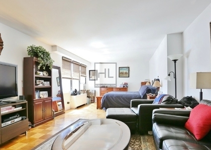 E 82 St - Photo 1