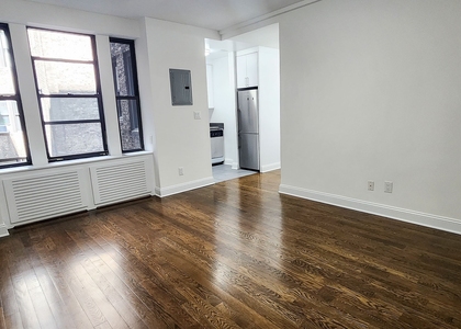 East 46 Street - Photo 1