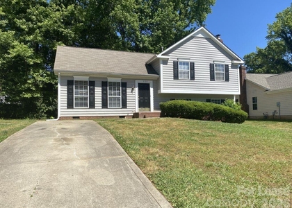 3122 Periwinkle Court - Photo 1