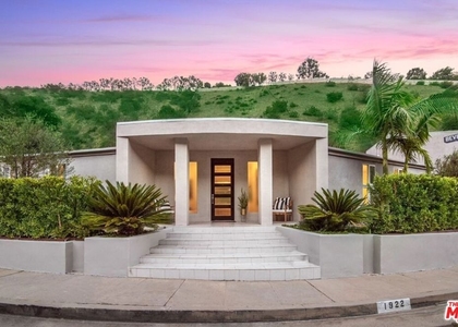 1922 N Beverly Drive - Photo 1