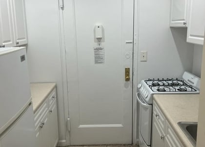 East 10th Street - Photo 1