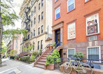 Clinton Street - Photo 1