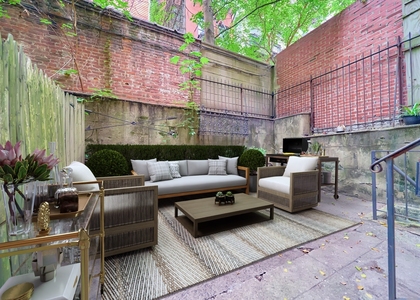 414 E 89th Street - Photo 1