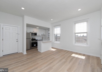 9 E Holly Avenue - Photo 1