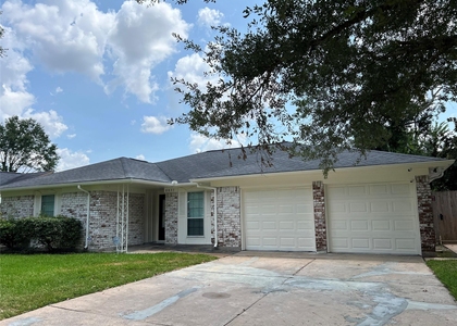 8831 Hendon Ln - Photo 1