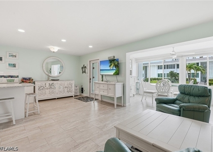 1065 Gulf Shore Boulevard N - Photo 1