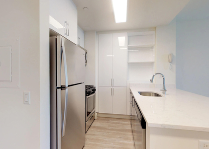 10 Hanover Square - Photo 1