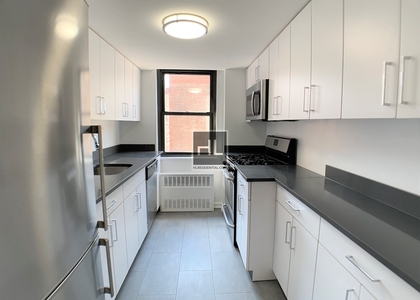 E 16 St - Photo 1