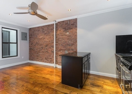 West 52 Street - Photo 1