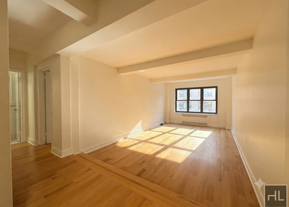 East 56 Street - Photo 1