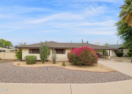 1014 E Balboa Circle - Photo 1